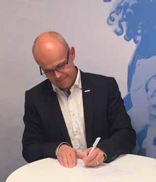 3 Ordförande har ordet Ytterligare ett år av innebandy har passerat, ett år då planer gått i lås och år av funderade och tyckande faktiskt har blivit verklighet.