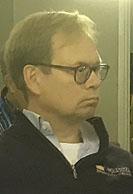 Årets hack-kyckling Agneta Persson som sköter b o k n i n gen av platser i b å t a r / s väva re inom förfa l l s- trafiken.
