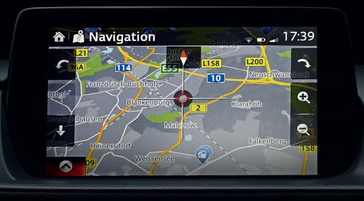 HEAD-UP DISPLAY Visar viktig körinformation såsom hastighet, farthållare och körfältsvägledning utan att föraren behöver släppa vägen med blicken.