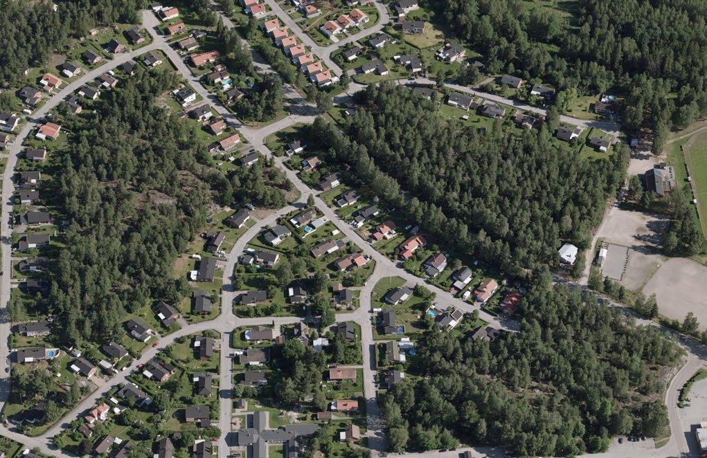 Flygfoto Terratec Bakgrund Hällbybrunn ca 6 km utanför Eskilstunas stadskärna med ca 3000 invånare.