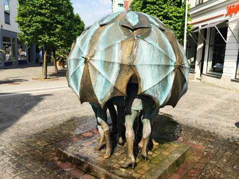 delar av gågatan för att skapa attraktiva mötesplatser Aktivt arbeta för ökad trygghet med fungerande belysning, bättre parkskötsel och fler bostäder i centrum VÅRT BOENDE Trelleborgshem ska gå i