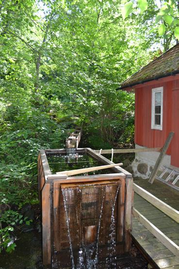 byggnader och miljöer bevarade i den charmiga lilla byn. Tydliga skyltar berättar om byggnadernas historia.