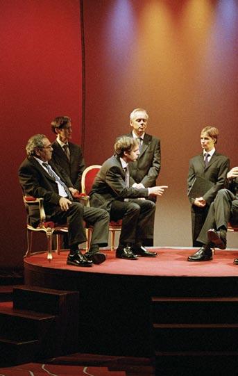 SÅNT HÄNDER av David Hare Översättning Anna Kölén Theorell Regi Tobias Theorell Scenografi Karin Wegsjö Kostym Hansson Sjöberg Ljus Imre Zsibrik Mask Agneta von Gegerfelt