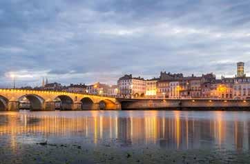 Under natten stävar vårt flytande hotell norrut, i Rhônes biflod Saône som rinner upp i bergskedjan Vogeserna (Les Vosges). Dag 2 25 okt Macon Lagom till frukost anländer vi till Mâcon i Bourgogne.
