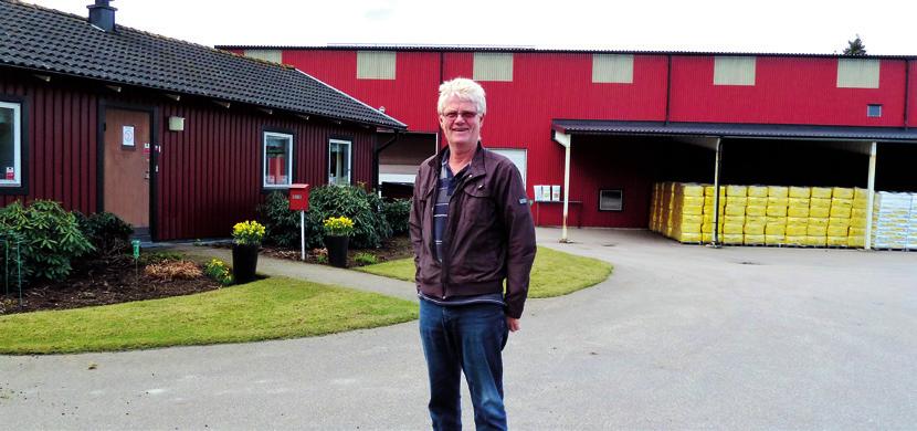 Killebergs Torvindustri Efter 56 år trivs Claes lika bra på mossen Text och foto: Ingrid Kyllerstedt Bild överst: Claes Andreasson har ett imponerande rekord med sina 57 år i torvbranschen.