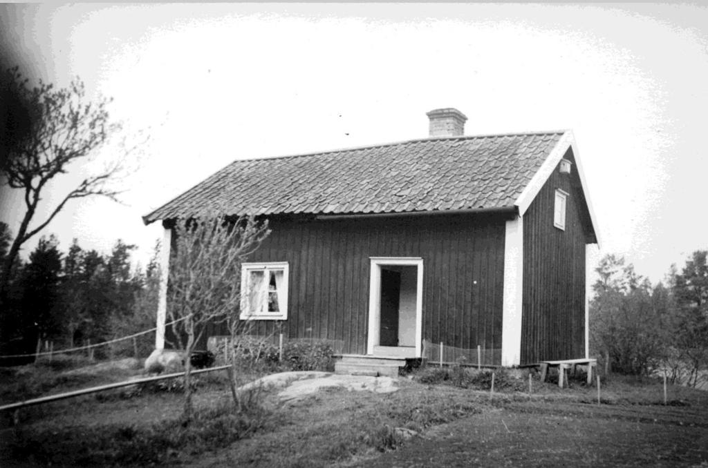 Hålbråten, f.d. torp om 3 tunnl. jord. Nedlagt 1934. Brukas nu tillsammans med Örbergshult. Hulterstad foto 22.