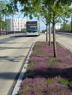 Västtrafiks linje 100 förbinder Borås resecentrum med tre stora knutpunkter i Göteborg.