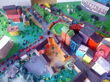 Inriktningen med engelskspråkiga klasser gör att dessa elever många gånger har en lång skolväg, de bor inte i närområdet.
