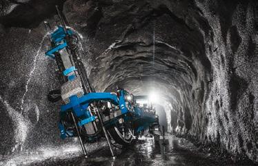 Den första generationens coiled tubing rigg hade begränsning i att bara kunna borra hål i ett plan och med begränsad kranslutning.