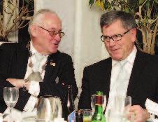 T h lyssnar Per- Olof Kjellvard till Kim Lund - grens historier.