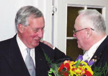av sin 70-årsdag som han också blomligen gratulerades till av ÖM Bengt Scherdin.