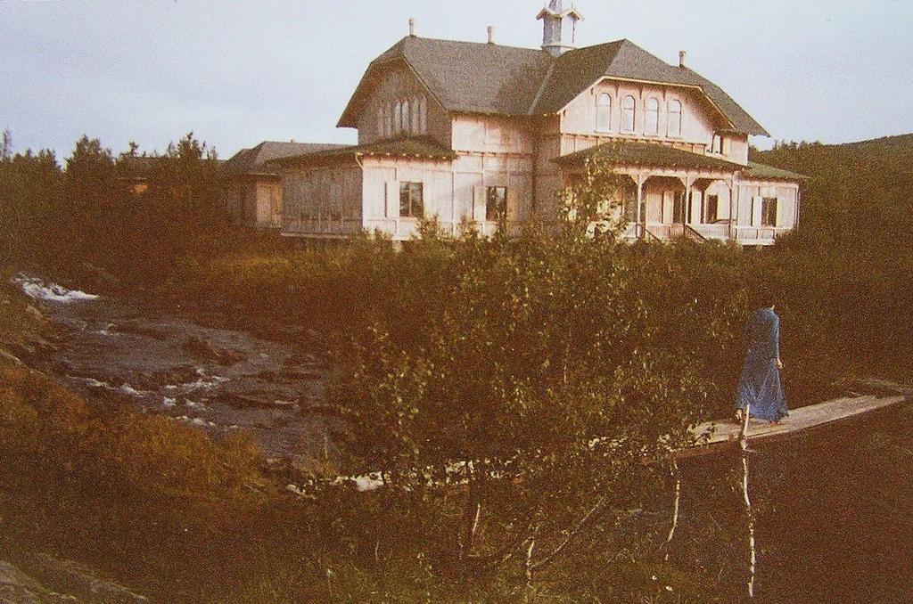 RIPJAKT PÅ RENSJÖSÄTERN I augusti månad 1988 fick jag den stora förmånen att få följa med min man på ripjakt upp till Oscar Dicksons jaktstuga Rensjösätern i Jämtland, som då ägdes av Mac Wikström