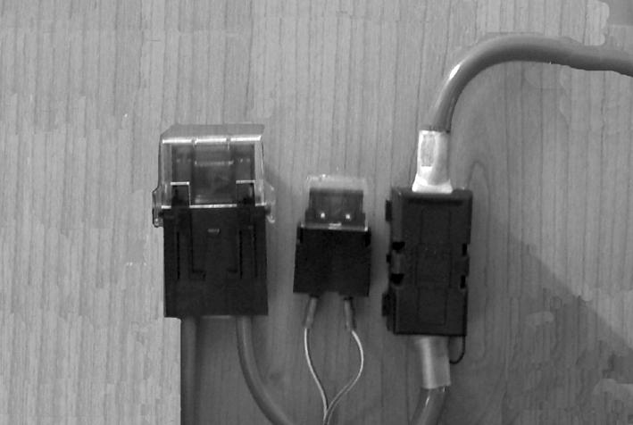 Beskrivning Elsystem SÄKRINGAR De flesta säkringar för bodelens 12V-system placerade på elsystemets centralenhet SVB 30. (A) På SVB 30 finns även två automatsäkringar för 230V.