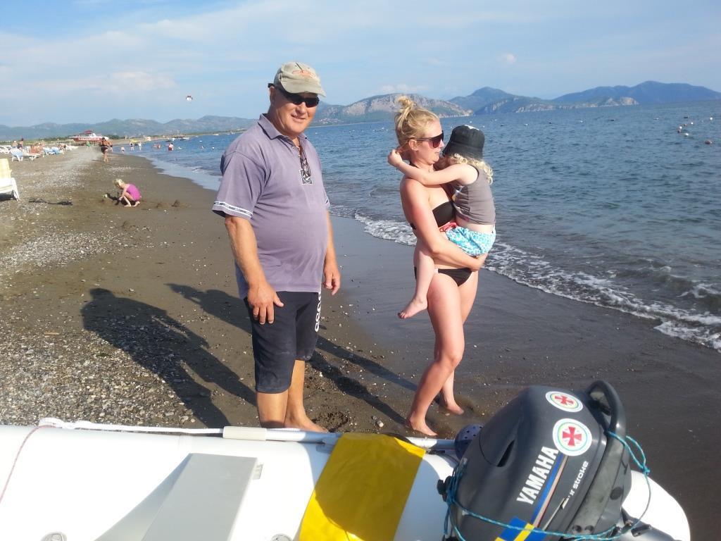 I skrivande stund är vi på väg mot Marmaris för att möta upp syster