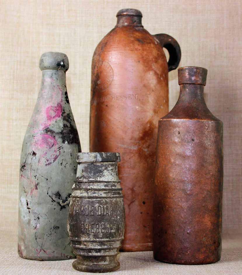 Kvibergsnäs vid Säveån 15 Figur 10. Exempel på keramik och glas från Göteborg 456.
