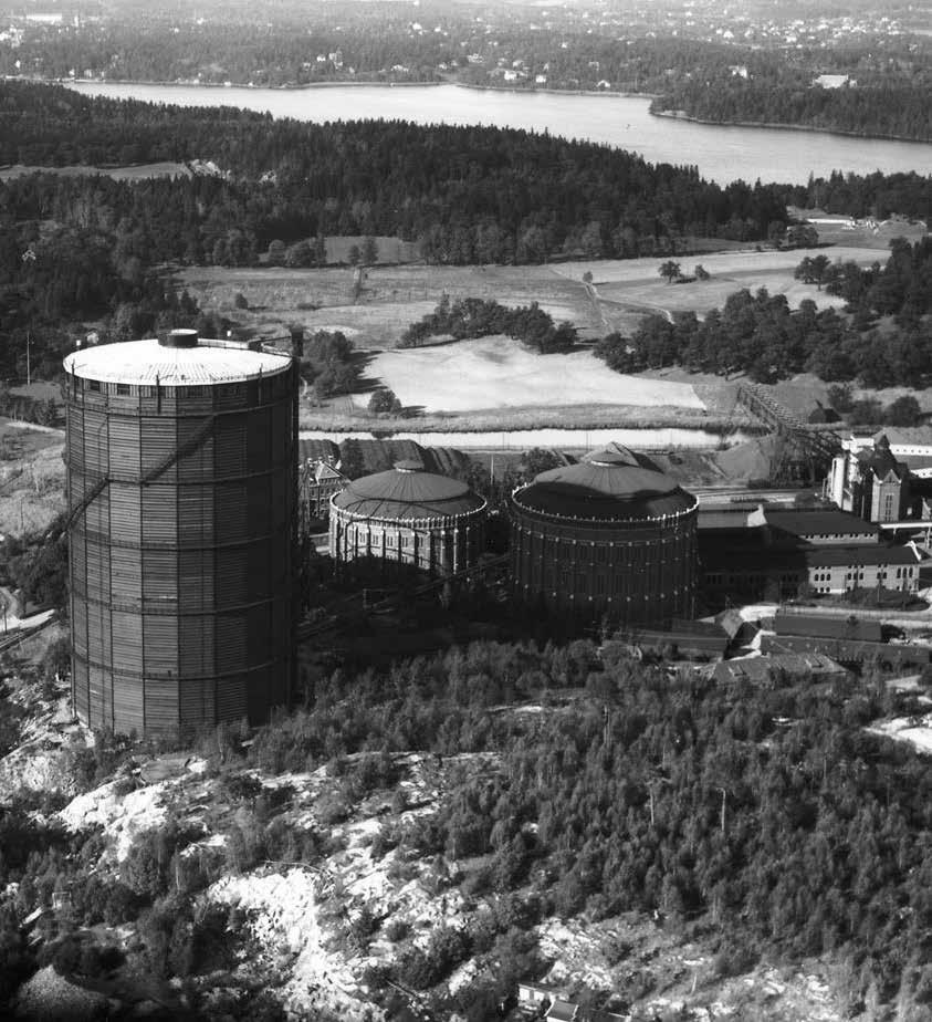 Staden övertog driften av det befintliga Klaragasverket och utlokaliseringen till Värtan och Hjorthagen blev 1893 ett faktum genom att produktionen kunde påbörjas.