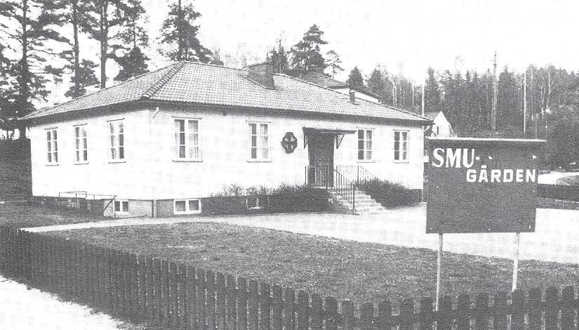 SANDAREDS MISSIONSHUS 1969 byggdes missionshuset till och fick namnet SMU-gården Läge: Borås kommun, Sandhults socken, Sandared Ägare: Sjömarkens Missionsförsamling Besök 2005 Sandared, SMU-gården