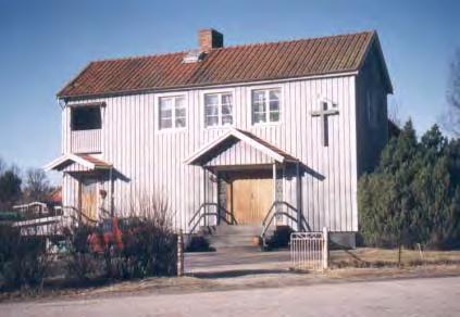 kyrka, omedelbart väster om vägskälet. Ägare: Vängdala Missionsförsamling.