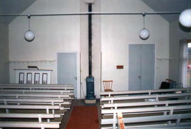 Under 1950-talet renoverades byggnaden, varvid kyrksalens invändiga panel av pärlspont i väggar och tak kläddes över med släta träfiberskivor.