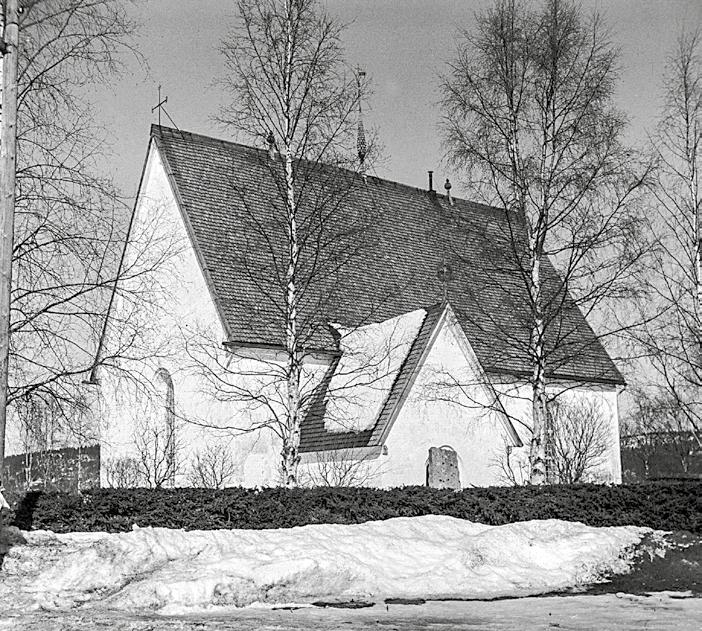 Fig. 26. Många av de romanska kyrkorna byggdes om senare under medel tiden och fick ett kor i bredd med långhuset.