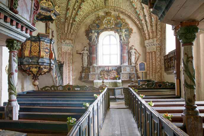 Kramm, vidare den samtida och snarlika i Ytterlännäs (fig. 44) av Kramms gode vän Jon Göransson Westman, och slutligen klockaren Olof Giettings verk i Vibyggerå kyrka.