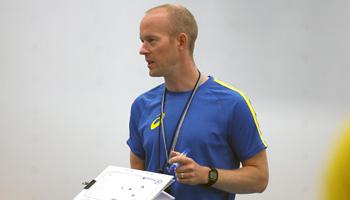 PRESENTATION AV KURSLEDARE MIKAEL KARLBERG Mikael Karlberg är nybliven dansk förbundskapten. Han har tidigare verkat som SSL-tränare i AIK och FC Helsingborg under 7 säsonger.