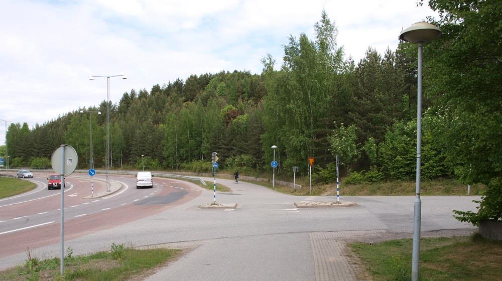 Bland annat har det ordinarie cykelstråket på den östra sidan av E4 på sträckan mellan Haga och Haga Norra varit avstängt i samband med byggnationen av Norra länken.