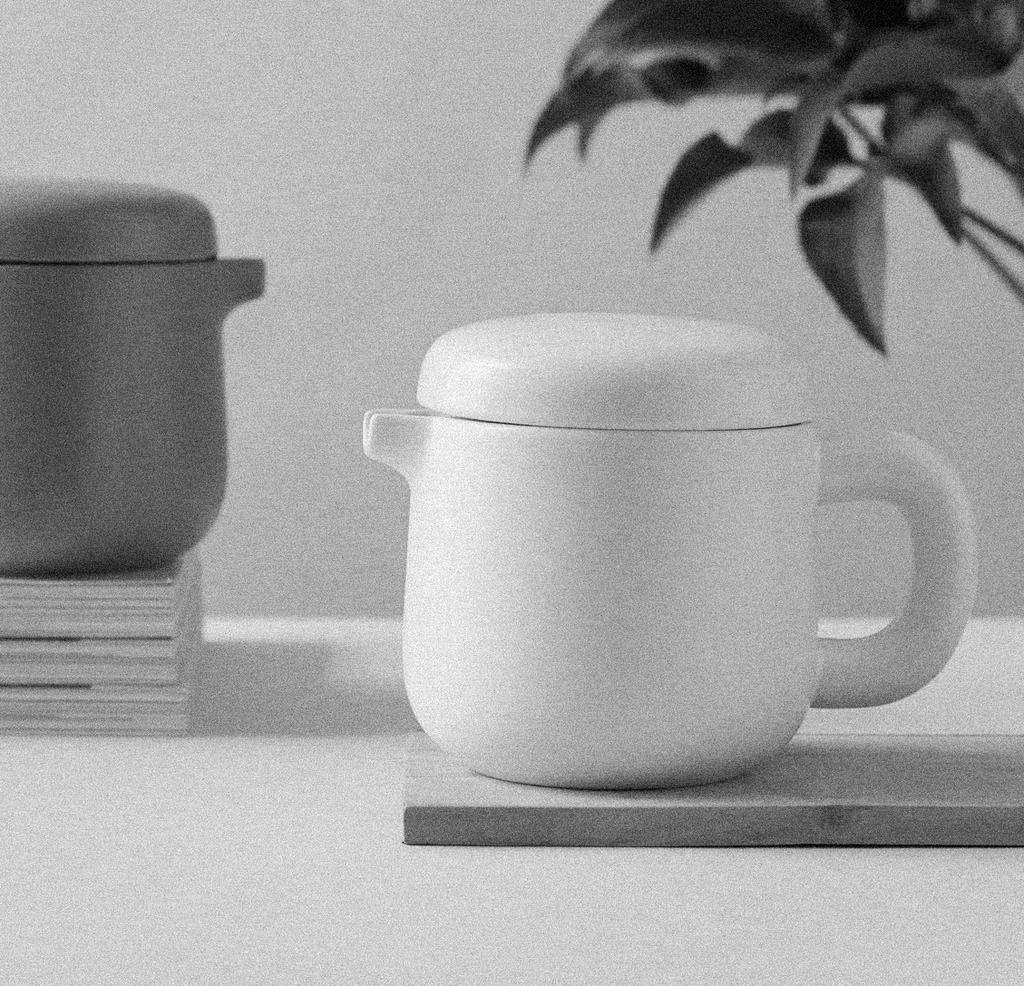 TILLBEHÖR utvalda av Johan & Nyström Med inspiration från den nordiska designhistorien med formföljande funktion har Viva skapat en rad tidlösa produkter för att öka glädjen