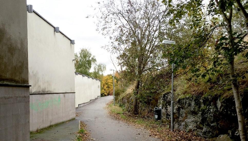 Sida 7 (34) I dagsläget används planområdet inte för rekreation på grund av dess placering intill tunnelbanestationen och den starkt kuperade marken.