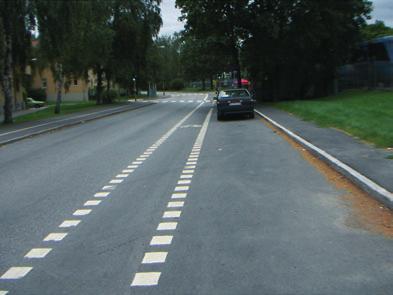 DEFINITIONER CYKELLÄNKAR Nedan beskrivs begrepp för olika cykellänkar som används i rapporten. Cykelbana En väg eller del av väg som är avsedd för cykeltrafik och trafik med mopedklass II [7].