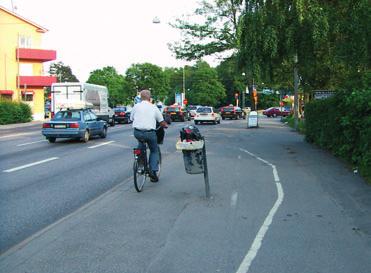 De vanligaste skyltarna är inte vägvisningsskyltar utan påbudsmärken som visar om det är en delad eller gemensam gång- och cykelbana eller endast en cykelbana.