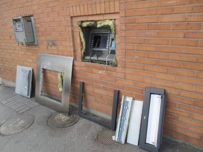 Nordea i Kil ett hål i väggen! Tidsbild från Storgatan i Kil onsdag 19 april 2017 kl 11.