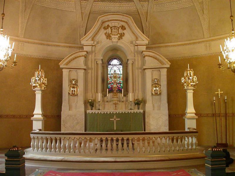 Kyrkan revs 1834 och ersattes då av en nyklassicistisk enkel kyrkobyggnad. Tornet från 1755 lät Långhus med kor och korabsid. man dock stå kvar intill den nya kyrkan.