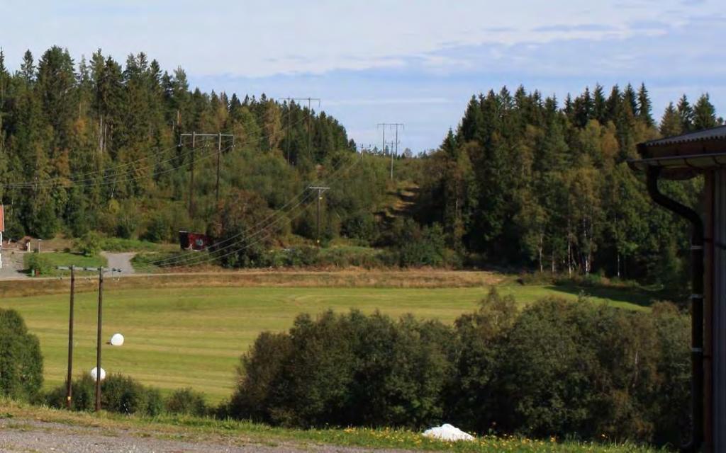 Figur 6.1. Båda bilder är foton på L126 befintliga sträckning tagna i augusti 2016.