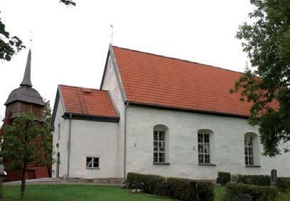 BYGGNADSVÅRDSRAPPORT 2007:106 11 Vapenhusets entré har en äldre bräddörr med medeltida smiderier som är sekundärt monterade.