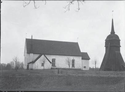 Möjligen har kyrkan föregåtts av en äldre kyrka i trä.