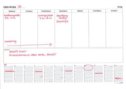 Weekly planner Whiteboardtavla att använda till veckoplaneringen. Årsplan längst ner.