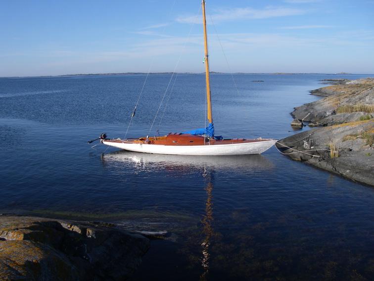 - Vi hoppas att vi snart får se Lolita på kappseglingsbanan igen. Ljusfesten i Brunnsviken SSB har vi tidigare legat lågt, men i år var vi med och lyste upp i höstmörkret.