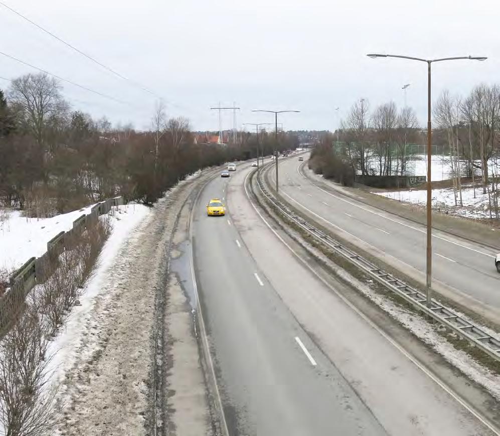 35 Konsekvenser Då planerad 400 kv-ledning förläggs under mark berörs inte spridningsmöjligheter och ekologiska samband på längre sikt, och barriäreffekter till följd av ledningen uppstår endast