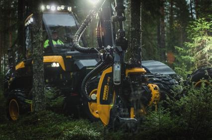 Fördelarna med Fox är den exakta och kraftfulla kranen, den goda sikten, maskinens stabilitet och det