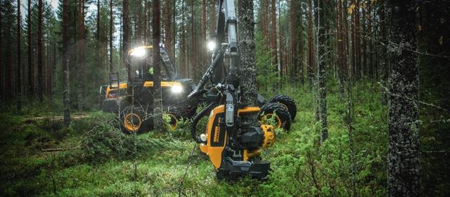 Den åttahjuliga PONSSE Fox är skräddarsydd för gallring och mjuk mark.