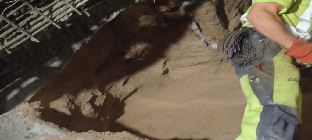 Fem till tio kubik sand kom in vilket var väldigt svårt att hantera.