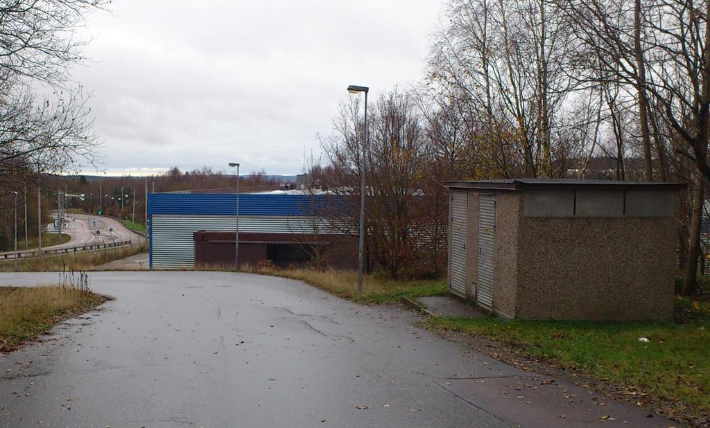 Längs med Pimpinellagatans östra sida finns kanalisation och kablar för belysning. Det finns även en större transformatorstation på vägens östra sida samt ett antal elskåp i anslutning till gatan.