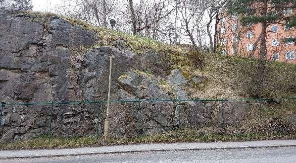 Bergteknik_Björnflokan 20180515.docx Figur 6 Översiktsbild område 4, Östra delen. Skärningen är cirka 6 7 meter hög och cirka 40 meter lång (Figur 5 och Figur 6).