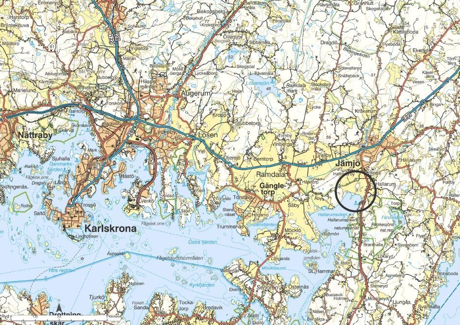 Bakgrund Blekinge museum genomförde i augusti 1998 inom fastigheten Hallarum 17:1 i Jämjö socken en begränsad arkeologisk undersökning av en förmodad boplats i anslutning till gravfältet Jämjö 12:1.