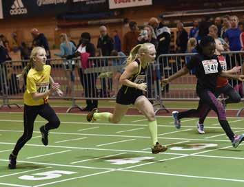 Charlotta Fougberg spurtar förbi Alemi Tsegaye på det så kallade Rosa Bandet-loppet, Lidingöloppet den 25/9. SM-poäng Återigen blev det en andraplats för Ullevi FK när 2016 års SM-poäng sammanställts.