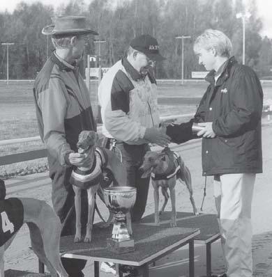 De tre heaten refereras nedan av Bengt Glimskog: Heat 1: Crasy asy Horse orse 18.53 Bet on Black 18.96. Crasy Horse (4) tvåa ut. Attackerade direkt och tog över genom kurvan. Helt OK.