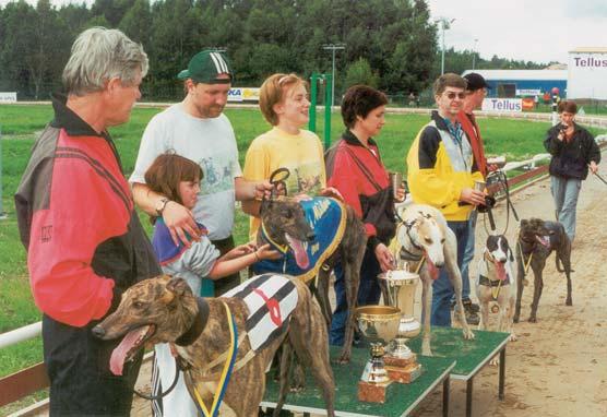 om segern vid ett normalt lopp. Var närmast heroisk. SMALL TEX (3) bra iväg och nådde förstasvängen med tätkänning. Trångt där och han kom bort ur loppet.