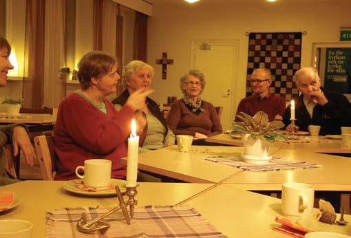 Biskop Björn och hans fru Maria besökte nämligen den kvällen dövas församlingsgrupp. Kvällen blev lärorik på många sätt. Biskopen berättade om sin familj, sitt tidigare och nuvarande jobb.