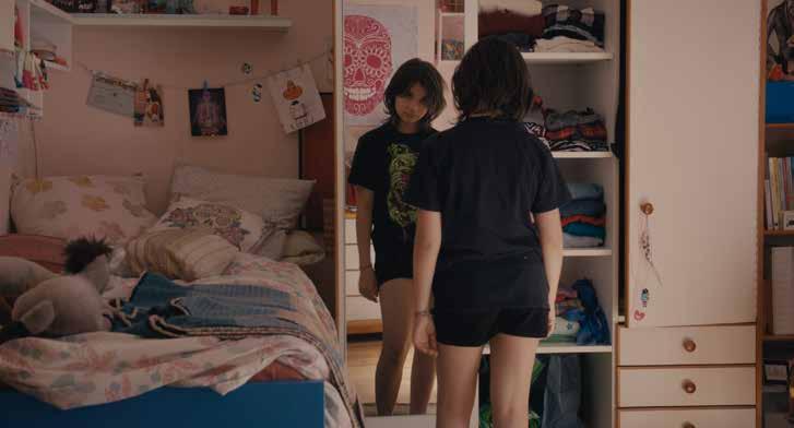 FRÖKEN OMÖJLIG Rekomenderas för åk 6-8 Visas på Filmstaden onsdag 10/10 kl 9.00 och torsdag 11/10 kl 9.00 och 12.30 Aurore är 13 år och bor i nordöstra Paris och hon är verkligen Fröken Omöjlig.